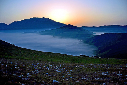 mountain fog sunrise landscape dawn scenery alba outdoor hill ngc nebbia