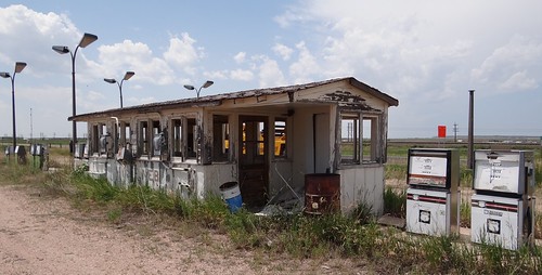 abandoned gasstation wyoming pinebluffs