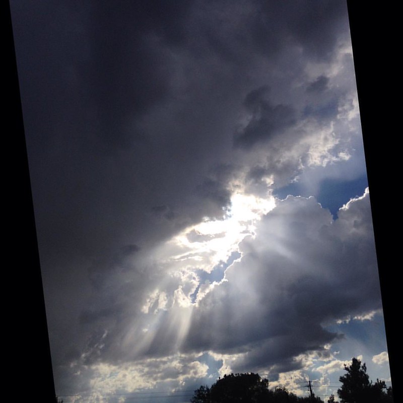 "Sunburst" #monsoon #clouds #prescottvalley #arizona #paulewing #zvuchno #облака #небо #погода #sunburst #raysoflight #cumulus
