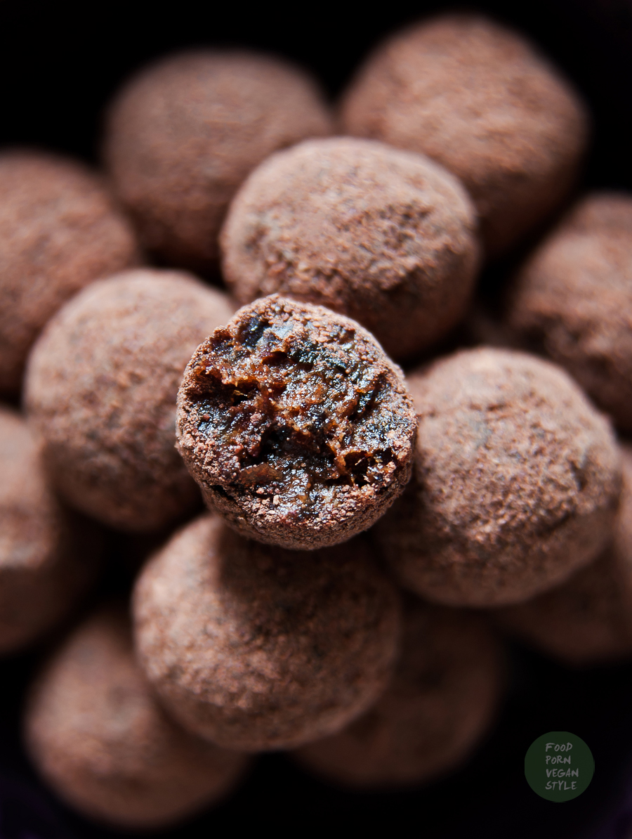Simple vegan truffles, made with dates and prunes