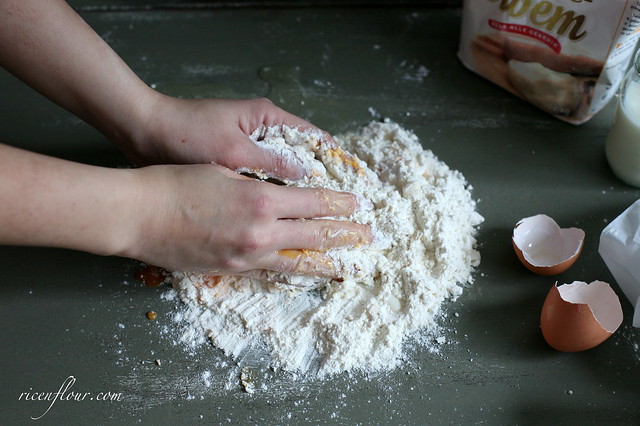  Kneading bread dough 