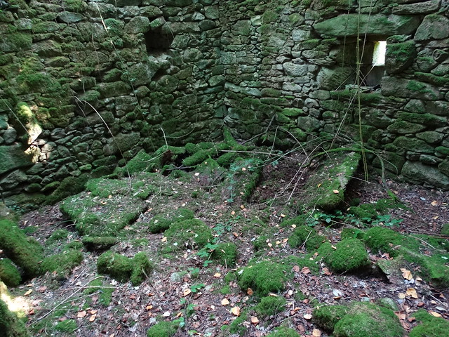 Ruinas de la Aldea abandonada de Vichocutín en Cerdedo