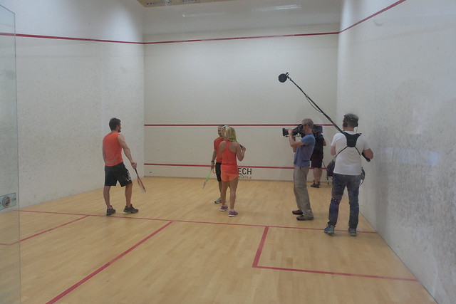 Charline en Mathieu spelen squash