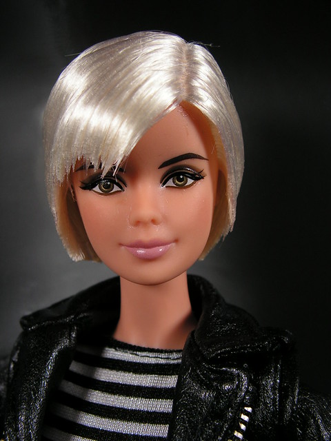 2015 Barbie Andy Warhol Barbie DGW53 (14)