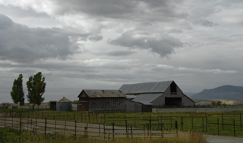 ranch mountains clouds barn rural landscape utah scenic sanpetevalley