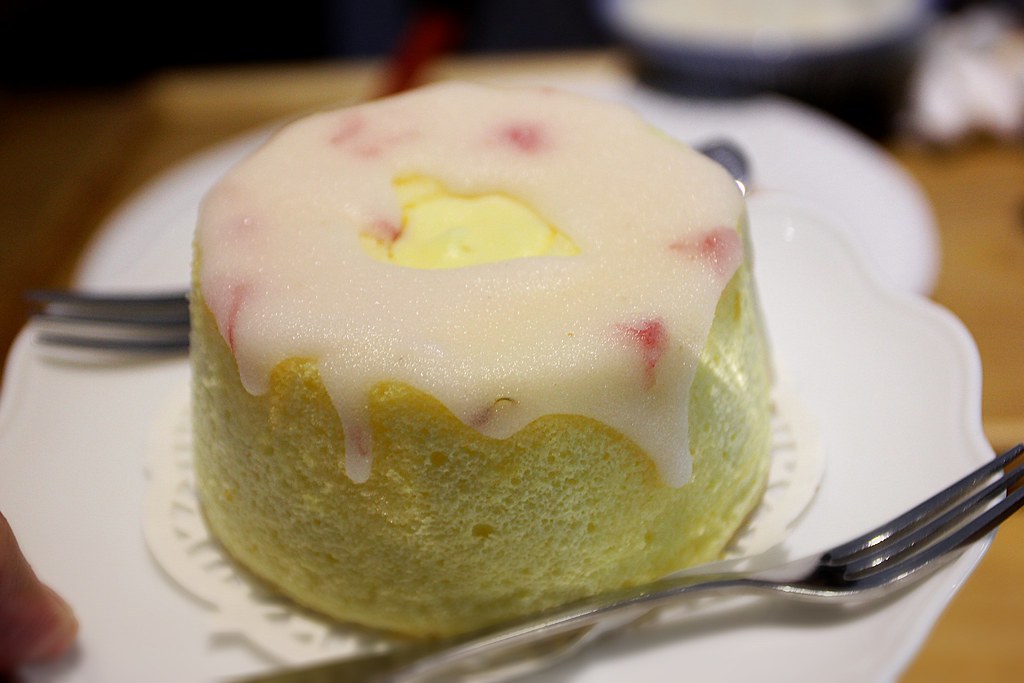 糖霜蛋糕,上頭略甜,搭著吃比較對味