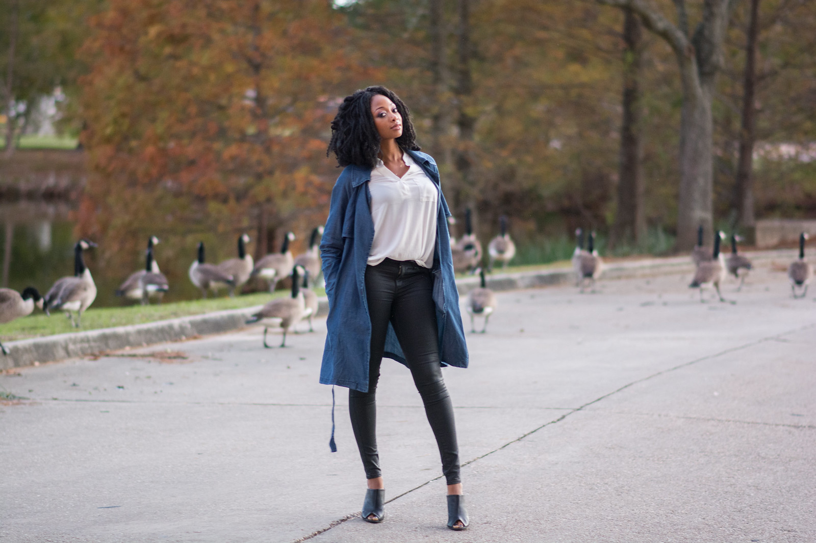 how to style a denim trench