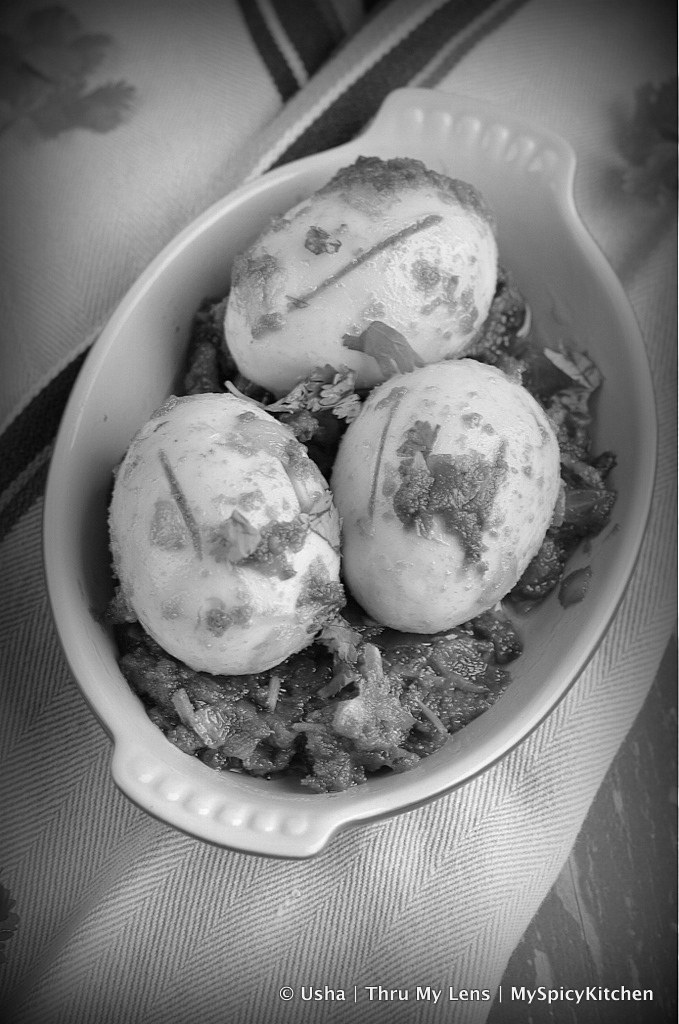 Black and white picture of egg curry.