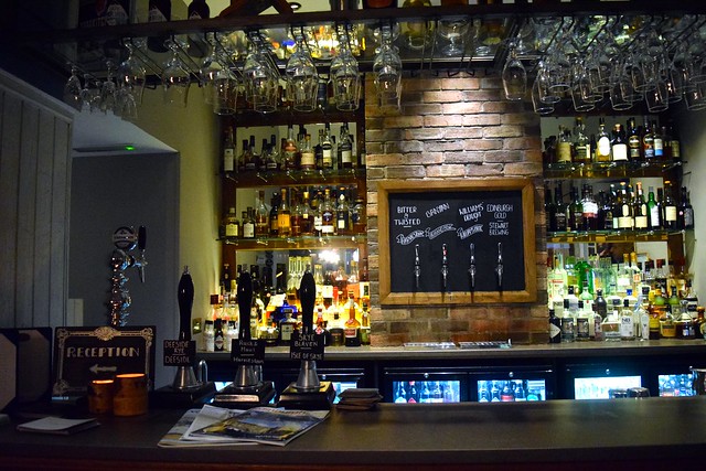 Bar at The Scran and Scallie, Edinburgh | www.rachelphipps.com @rachelphipps