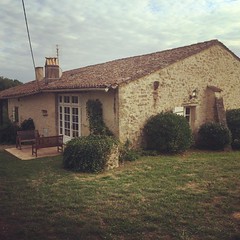 Rustic French cottage in the South of France - Why Not?!? #igerslondon #igerssurrey #igersfrance #france #bouteau #holibobs #peacefull #relaxation - Photo of Merry-sur-Yonne