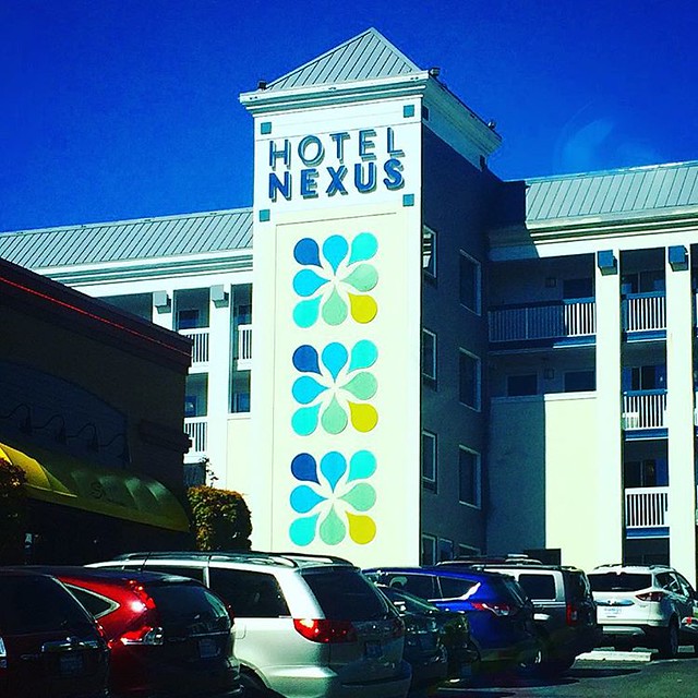 I've always been attracted to the Hotel Nexus building 💙💚💛