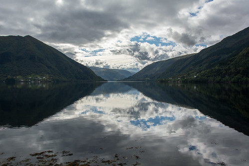 sea reflection norway nikon no fjord nikkor hdr hordaland refleksjon sjø 18105mm d5200