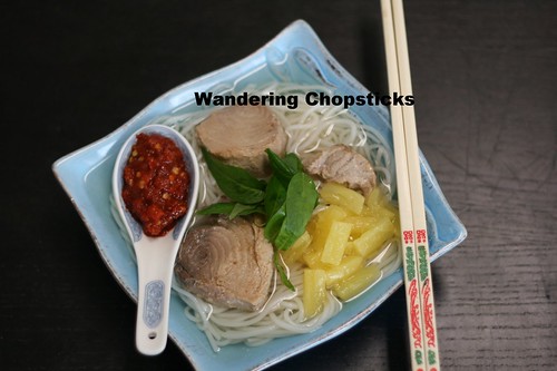 Bun Ca Ngu (Vietnamese Tuna Rice Vermicelli Noodle Soup) 2