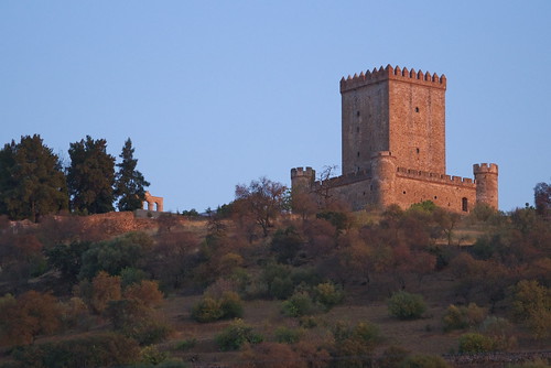 muro torre nogales badajoz muralla castillo extremadura almena