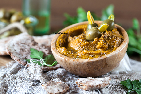 Lentils Hummus with Green Olives
