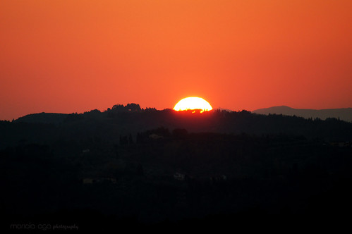 light sunset italy orange sun black silhouette evening glow hills tuscany layers thegalaxy infinitexposure
