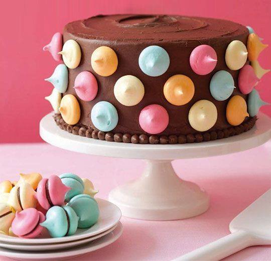Fun Decoration with meringues to give color and vitality to a delicious chocolate cake by Madame Loulou