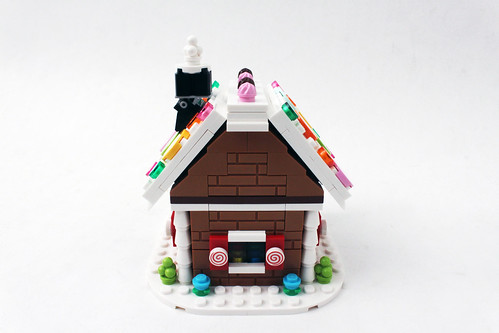 LEGO 2015 Seasonal Exclusive Gingerbread House (40139)