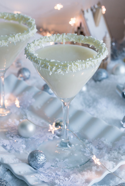 White Christmas Cocktails www.pineappleandcoconut.com