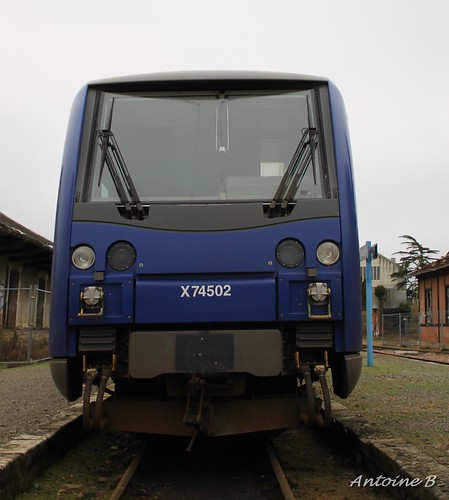 X74502 en gare de Valençay