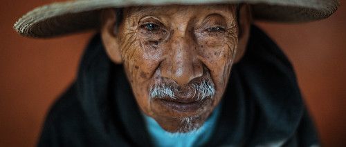 orange man oldman mustache anciano naranja hombre indigena vigote