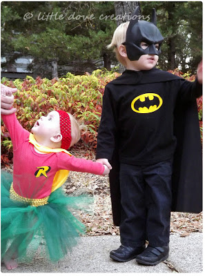 25 baby and toddler Halloween costumes for siblings. What a cute roundup of ideas! Great for brothers and sisters!